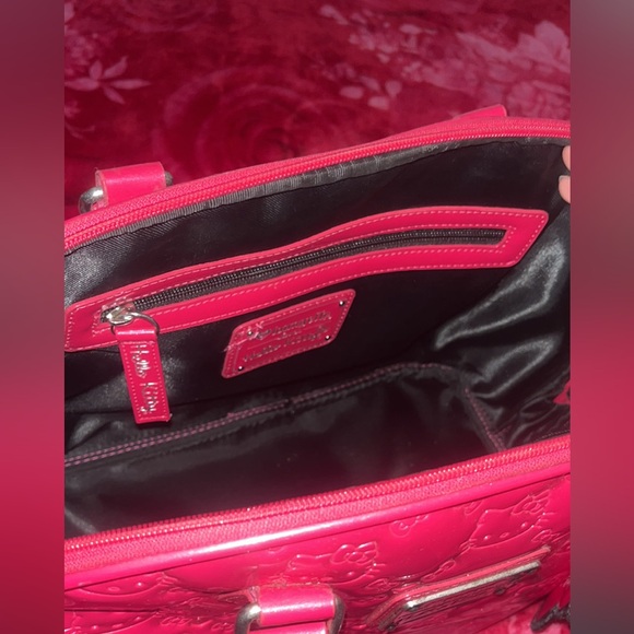 Hello Kitty loungefly big purse😍💕 - Picture 3 of 3